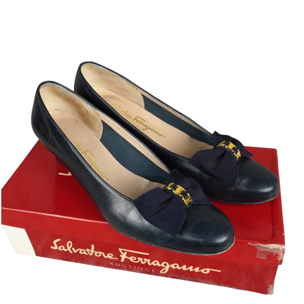 Salvatore Ferragamo Blue Patent Leather Vara Bow Heels Sz 9.5 A2 Made In Italy